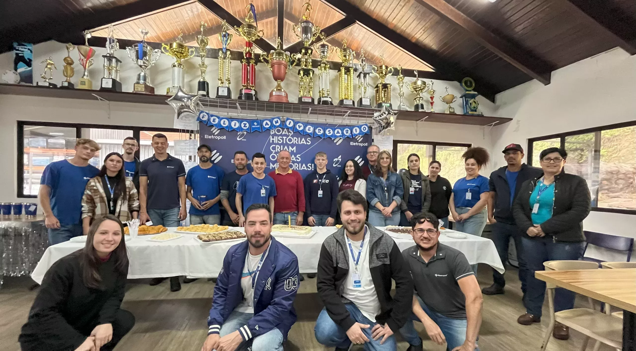 Foto dos aniversariantes de Julho reunidos